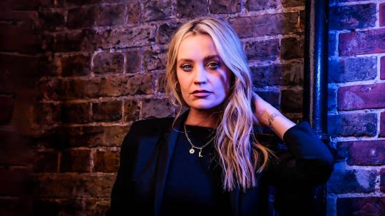 laura-whitmore-granskar-hart-sex